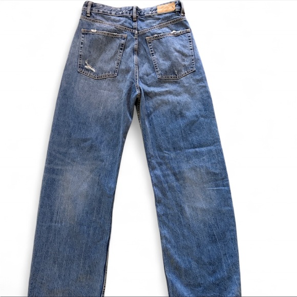 Zara Curved Leg High Rise Jeans - Picture 4 of 6